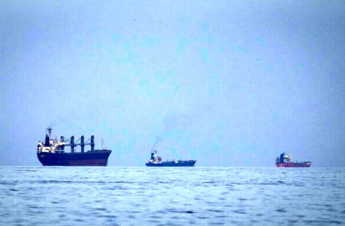 میدل ایست‌ مونیتور: در تحقیر آمریکا، ایران از هرمز نفت به چین می‌فروشد