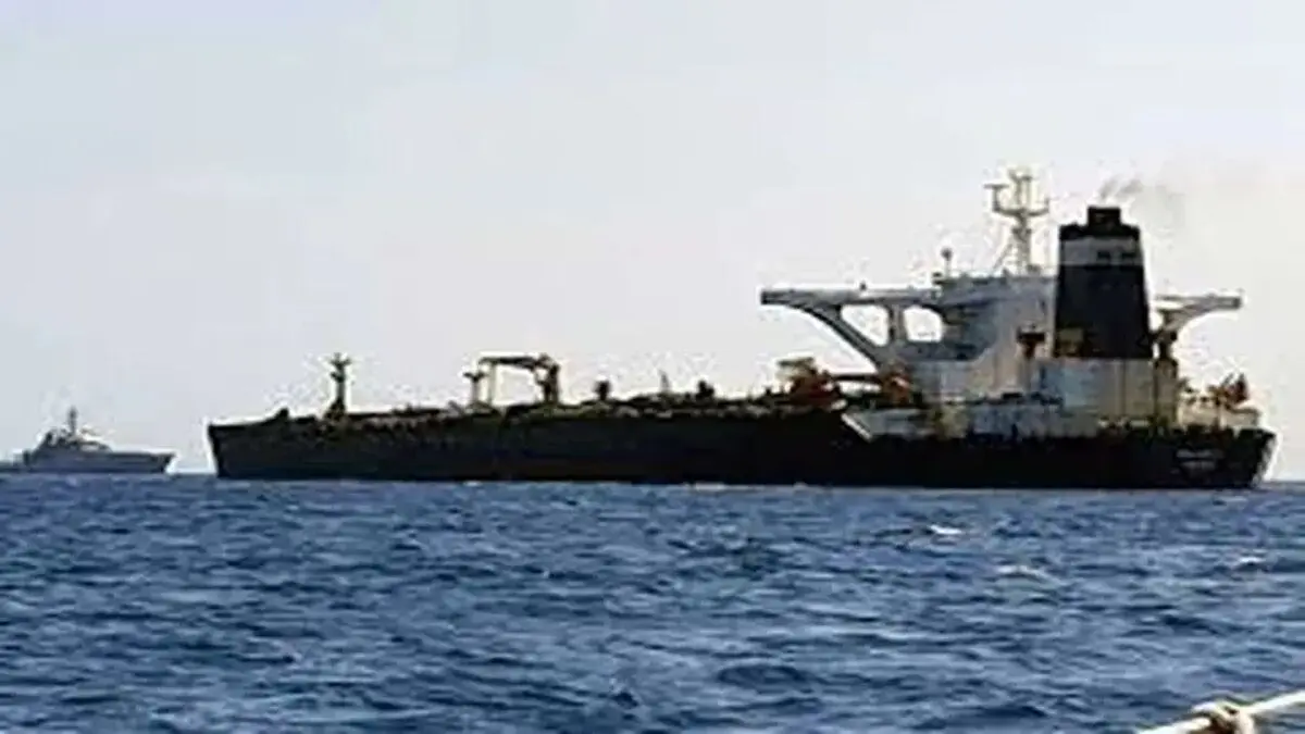 نیروی دریایی سپاه نفتکش متخلف را در جنوب سواحل مکران توقیف کرد
