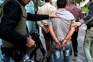 سارقان مغازه حین سرقت در رفسنجان دستگیر شدند