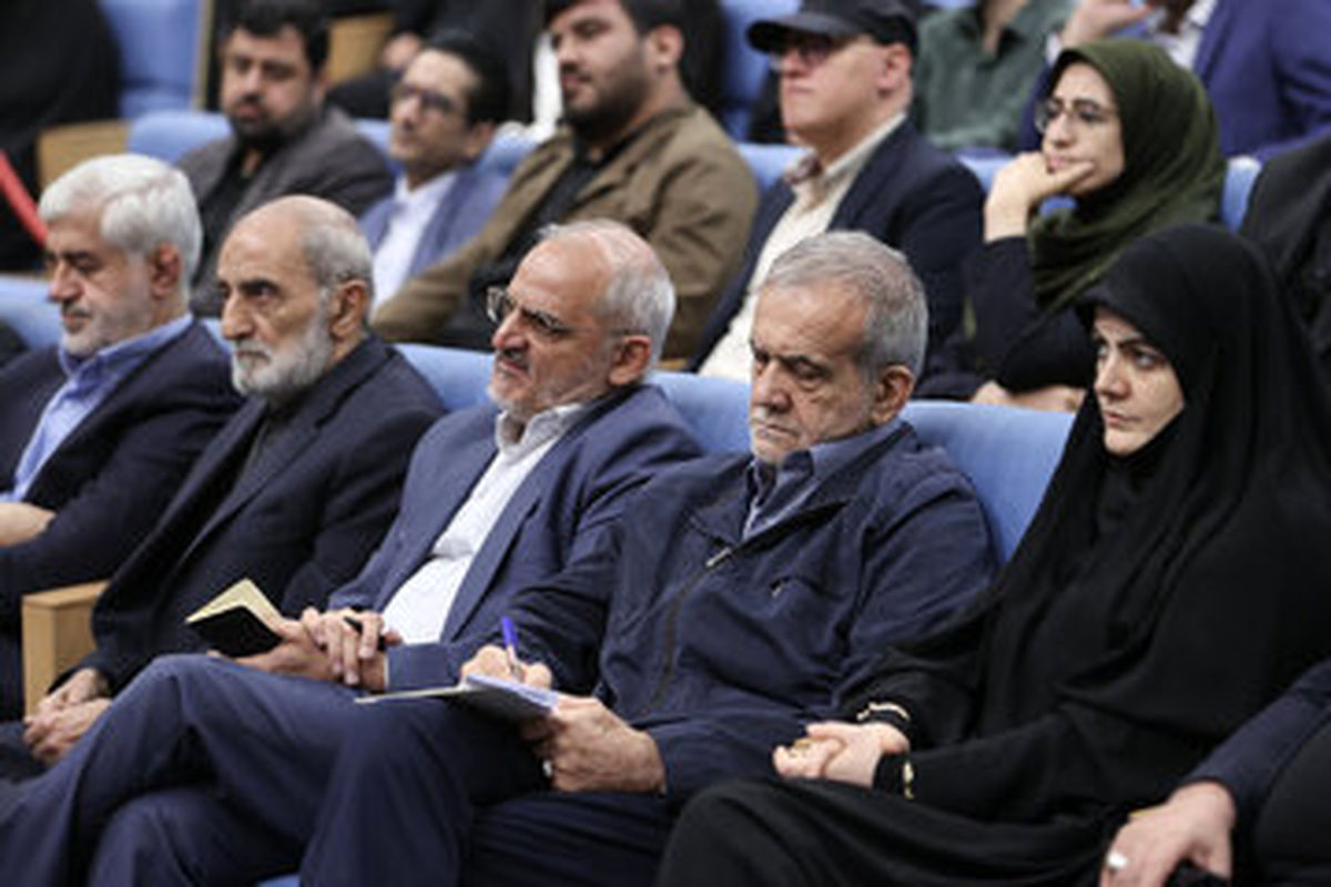 پزشکیان: ۲۰:۳۰ را نمیبینم/ دغدغه خبرنگاران را پخش کنید