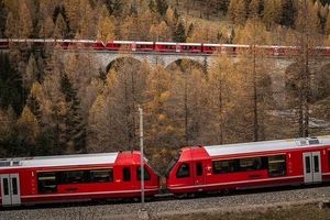 طولانی‌ترین قطار مسافربری جهان | مناظر خیره‌کننده کوه‌های آلپ سوئیس را ببینید