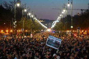 ادامه ترکش‌های عفو آزارگر جنسی؛ تظاهرات ده‌ها هزار نفری در بوداپست علیه دولت اوربان

