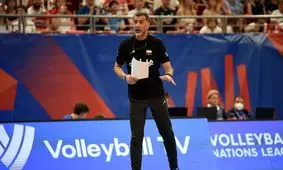 دستمزد روزانه ۱۵۰ هزار تومانیِ سرمربی تیم ملی والیبال!/ با مربی خارجی که ۲۰،‌۳۰ میلیارد هزینه شد، دوازدهم شدیم/ ویدئو

