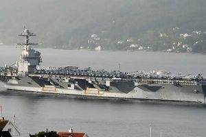 اعزام بزرگترین کشتی جنگی جهان به آب های نزدیک ونزوئلا/ آیا آمریکا می خواهد مادورو را سرنگون کند؟