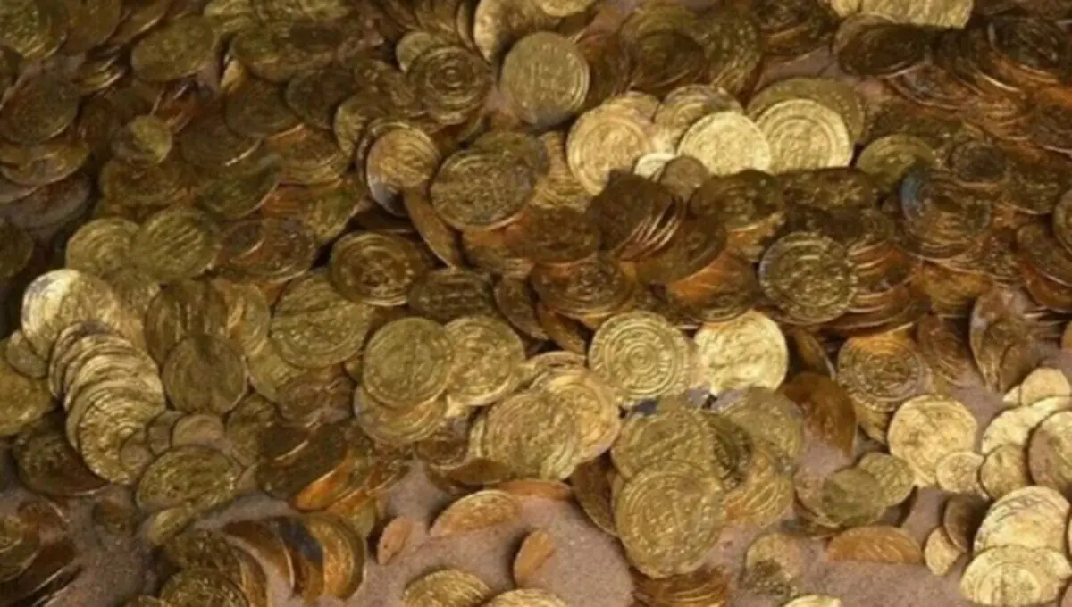 کشف گنجینه تاریخی در گلستان؛ ۸۱۲ سکه باستانی و دستگیری قاچاقچی