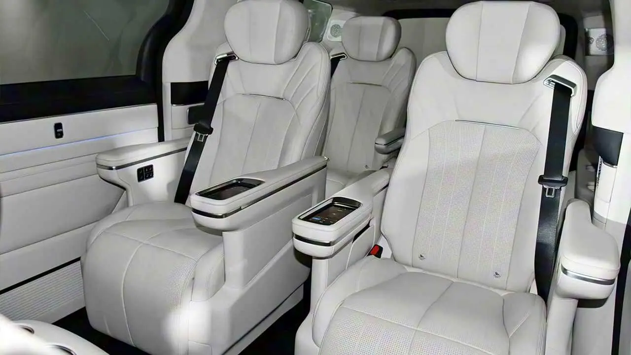 ۴۲ نفر در یک خودرو! / رکورد گینس شکست