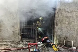 آتش سوزی مرگبار کارگاه چاپ در صادقیه تهران/ یک کشته و یک زن و مرد نجات یافتند