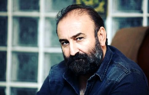  اظهارات مهران احمدی درباره تندروی های اول انقلاب و اشاره به محسن مخملباف/ دست دختربچه ها را داخل سطل سوسک می کردند و پونز به پیشانی می زدند/ ویدئو