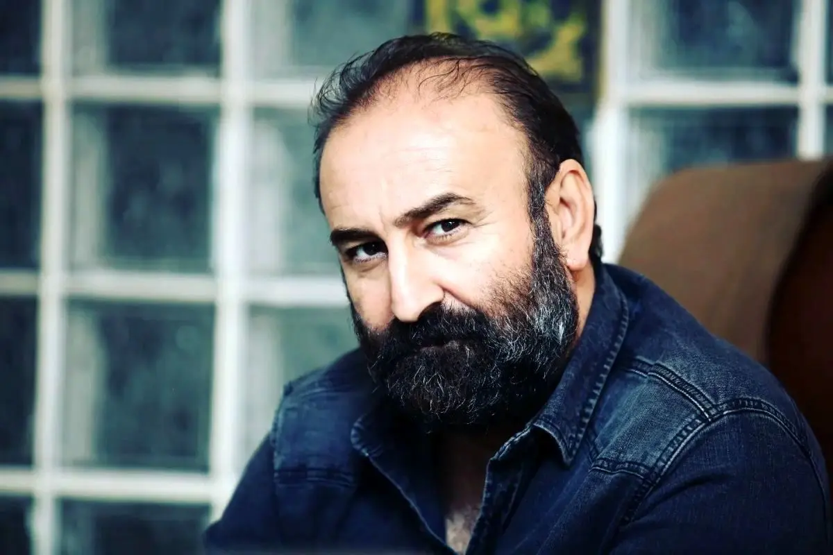  اظهارات مهران احمدی درباره تندروی های اول انقلاب و اشاره به محسن مخملباف/ دست دختربچه ها را داخل سطل سوسک می کردند و پونز به پیشانی می زدند/ ویدئو