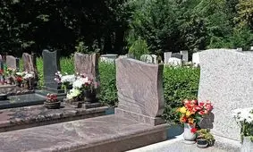 رواج فروش سنگ قبر دست دوم/ دیگر مردن هم آسان نیست!