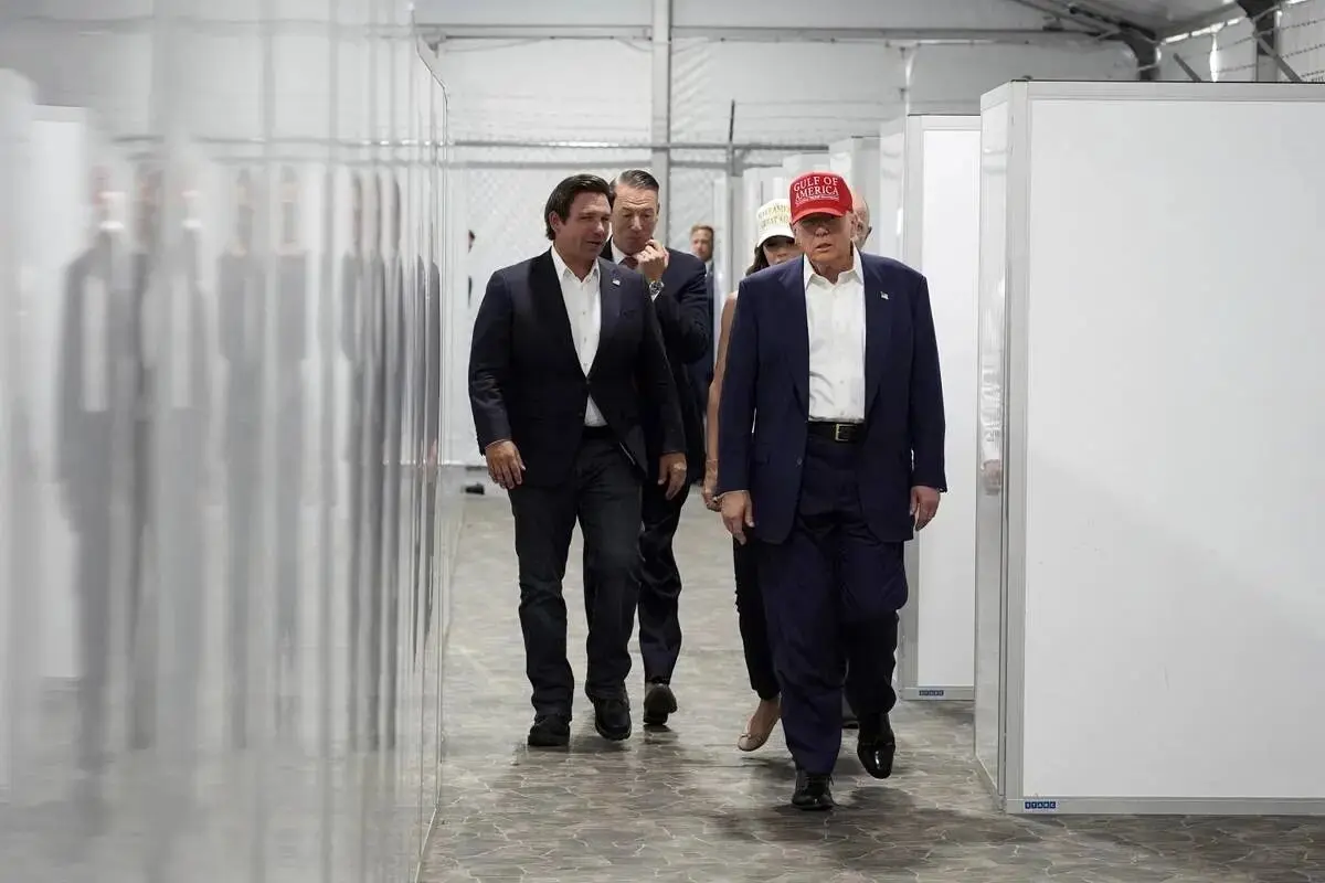 ترامپ در بازدید از زندان آلکاتراز آلیگاتور: بایدن می‌خواست من اینجا باشم/ ویدئو
