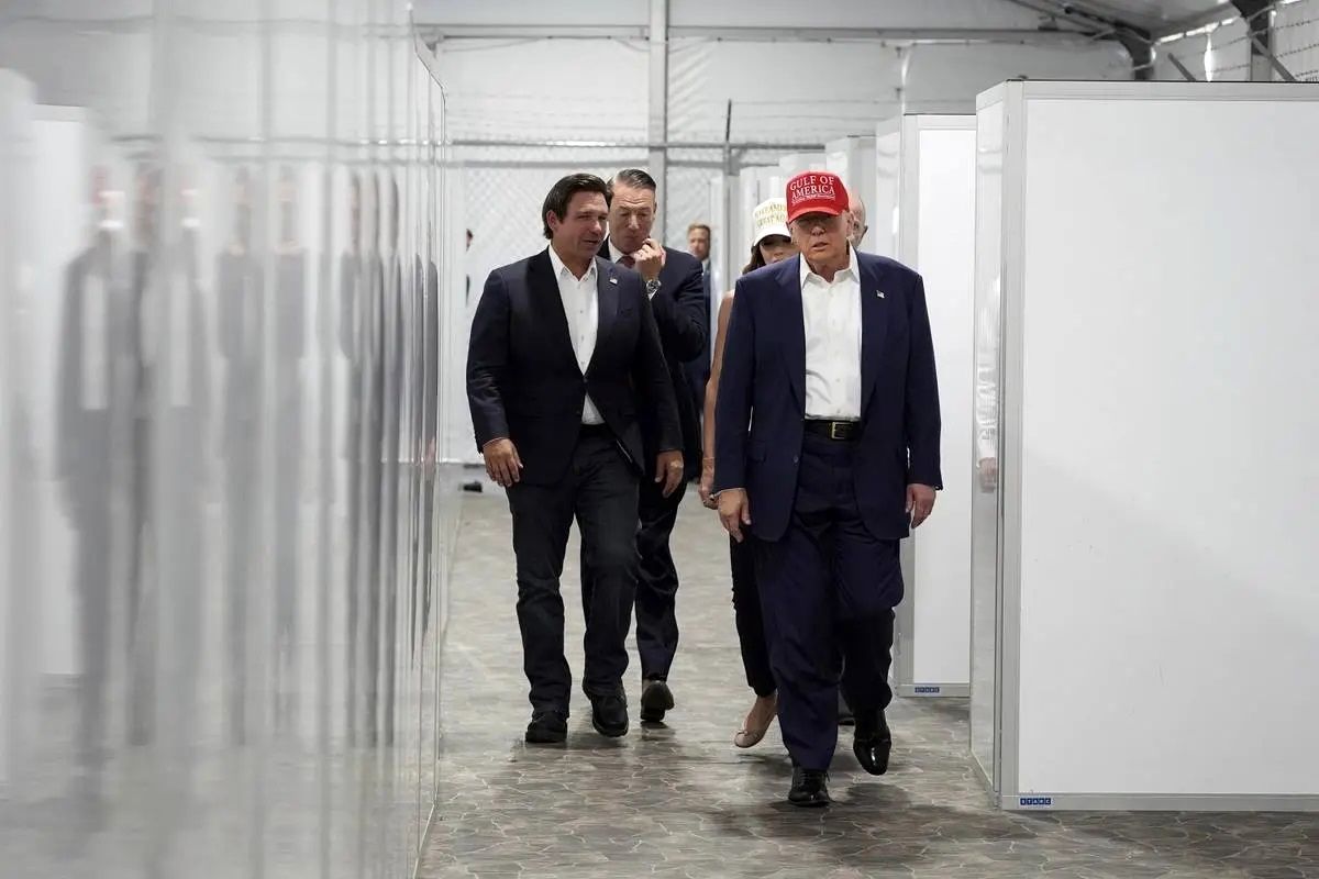 ترامپ در بازدید از زندان آلکاتراز آلیگاتور: بایدن می‌خواست من اینجا باشم/ ویدئو

