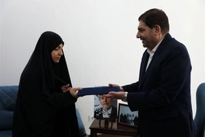 ابلاغ سلام رهبر انقلاب به خانواده شهید فریدون عباسی توسط مخبر

