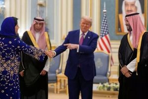 دست‌ دادن دیپلمات‌ های زن عربستان با ترامپ از دوربین رسانه ها/ رشد حضور زنان در ساختارهای رسمی و مدیریتی عربستان/ تصاویر

