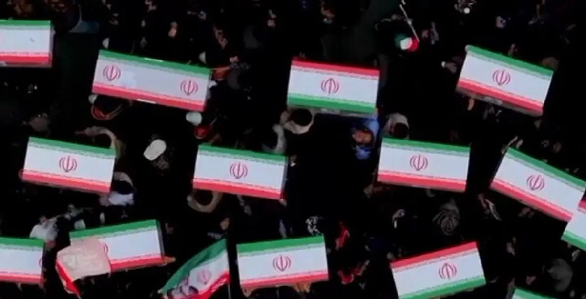 تشییع ۶۲ قطعه از پیکر شهدای دانش‌آموز میناب/ بازگشت پیکرهای تفحص‌شده به آغوش خاک

