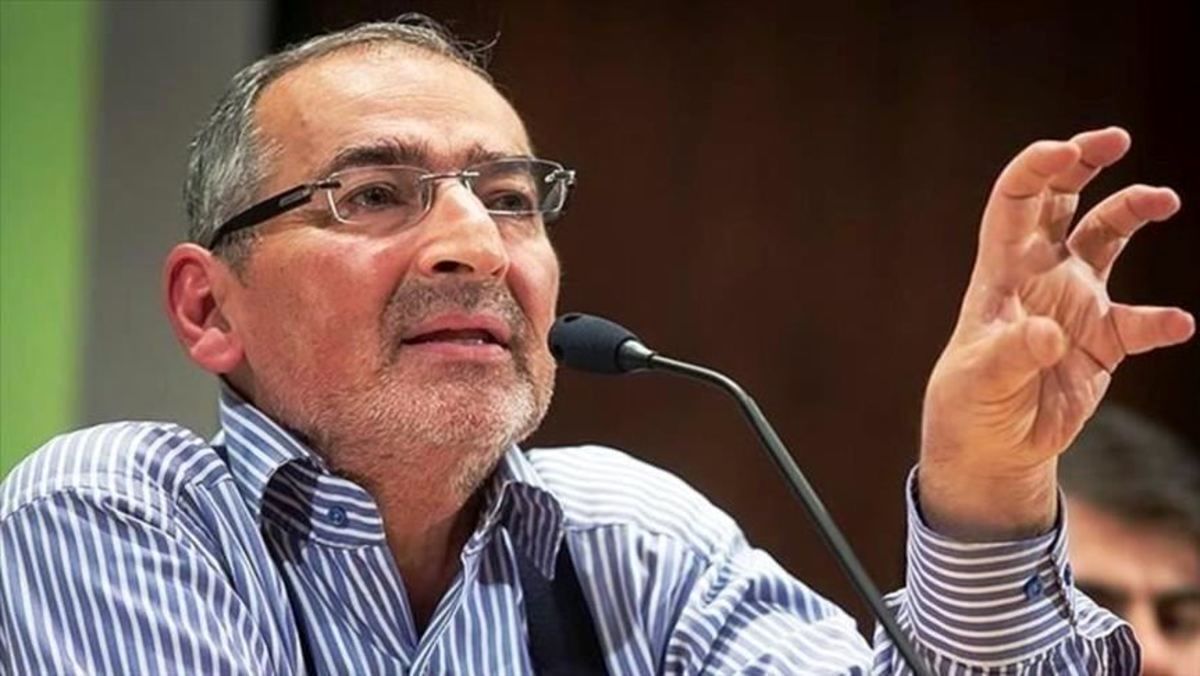 زیباکلام: مشکل اصلی بی آبی و بی برقی نیست، بلکه بی اعتمادی مردم است
