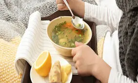 غذاهایی که هنگام بیماری باید بخورید و نباید بخورید