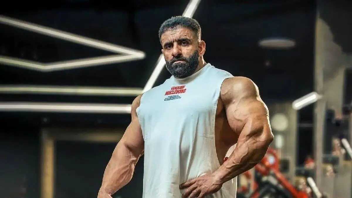 احترام خاص هادی چوپان به پرچم ایران/ ویدئو

