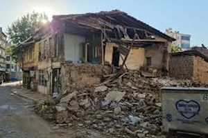 لحظه وقوع زلزله در بالیکسیر ترکیه/ ویدئو