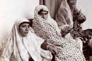 سفر به عصر قاجار؛ از «سه‌چرخه‌سواری ناصرالدین شاه» تا «ژست مظفرالدین شاه با صندلی سلطنتی» 