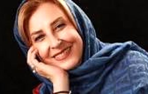 آواز غمگین مرجانه گلچین بر سر مزار مادرش/ ویدئو