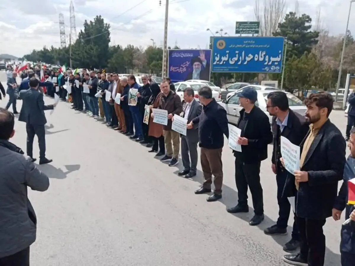 تشکیل زنجیره انسانی در مقابل نیروگاه حرارتی تبریز/ عکس

