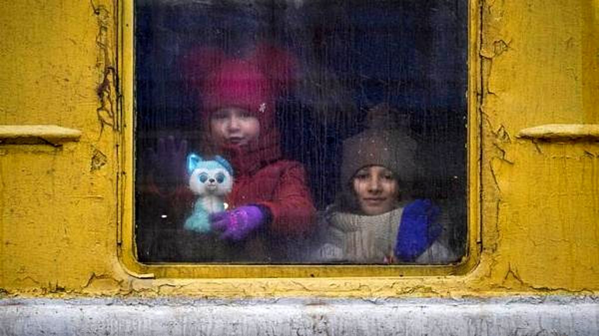 بیش از نیمی از کودکان اوکراینی آواره شده‌اند /زلنسکی روسیه را به استفاده از «بمب فسفر» متهم کرد