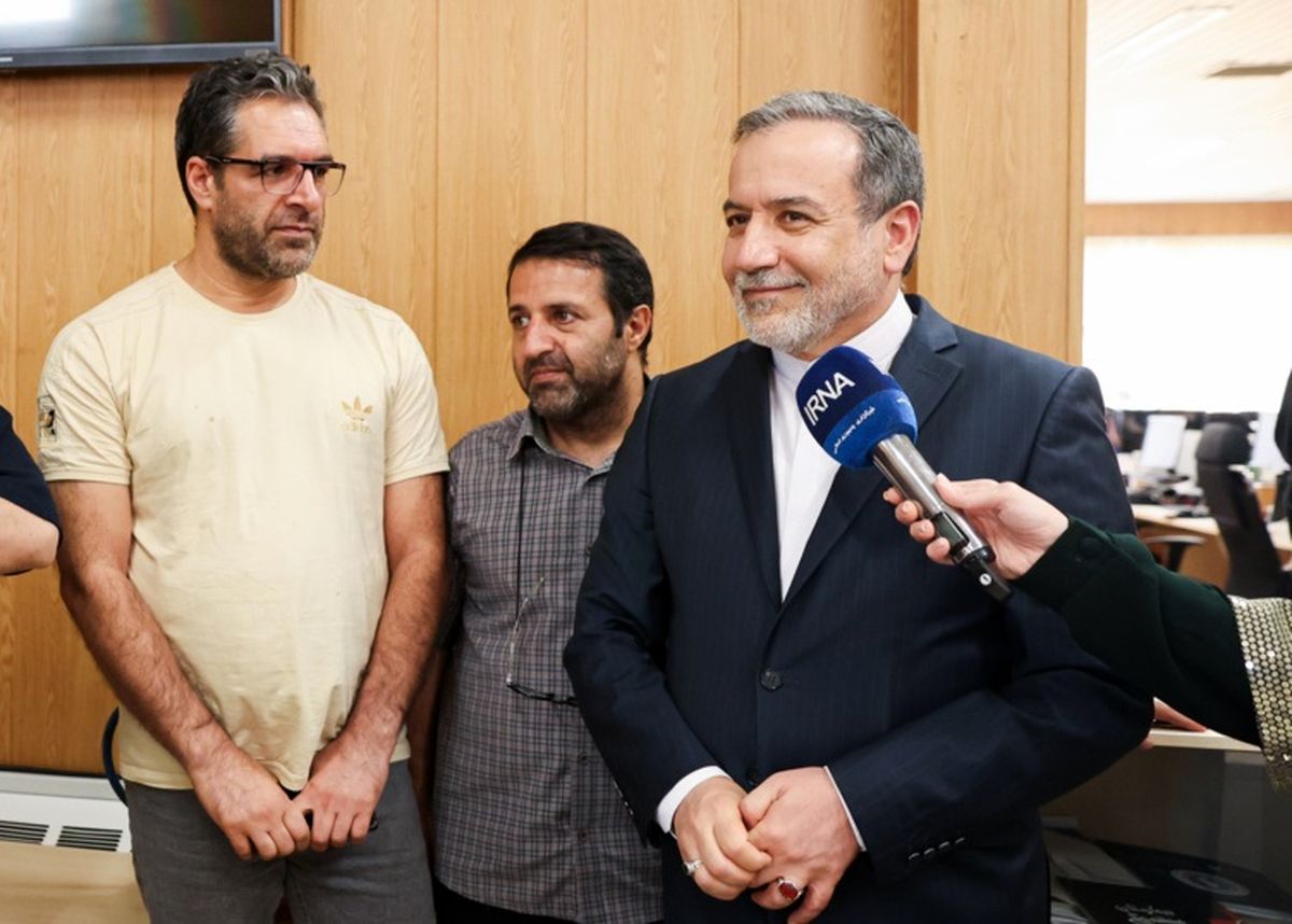 عراقچی: تیم ملی فوتبال صعود کند، ویزای آمریکا با ما/ بعید میدانم ویزا ندهند، این یک آبروریزی بزرگ برای دولت آمریکا است