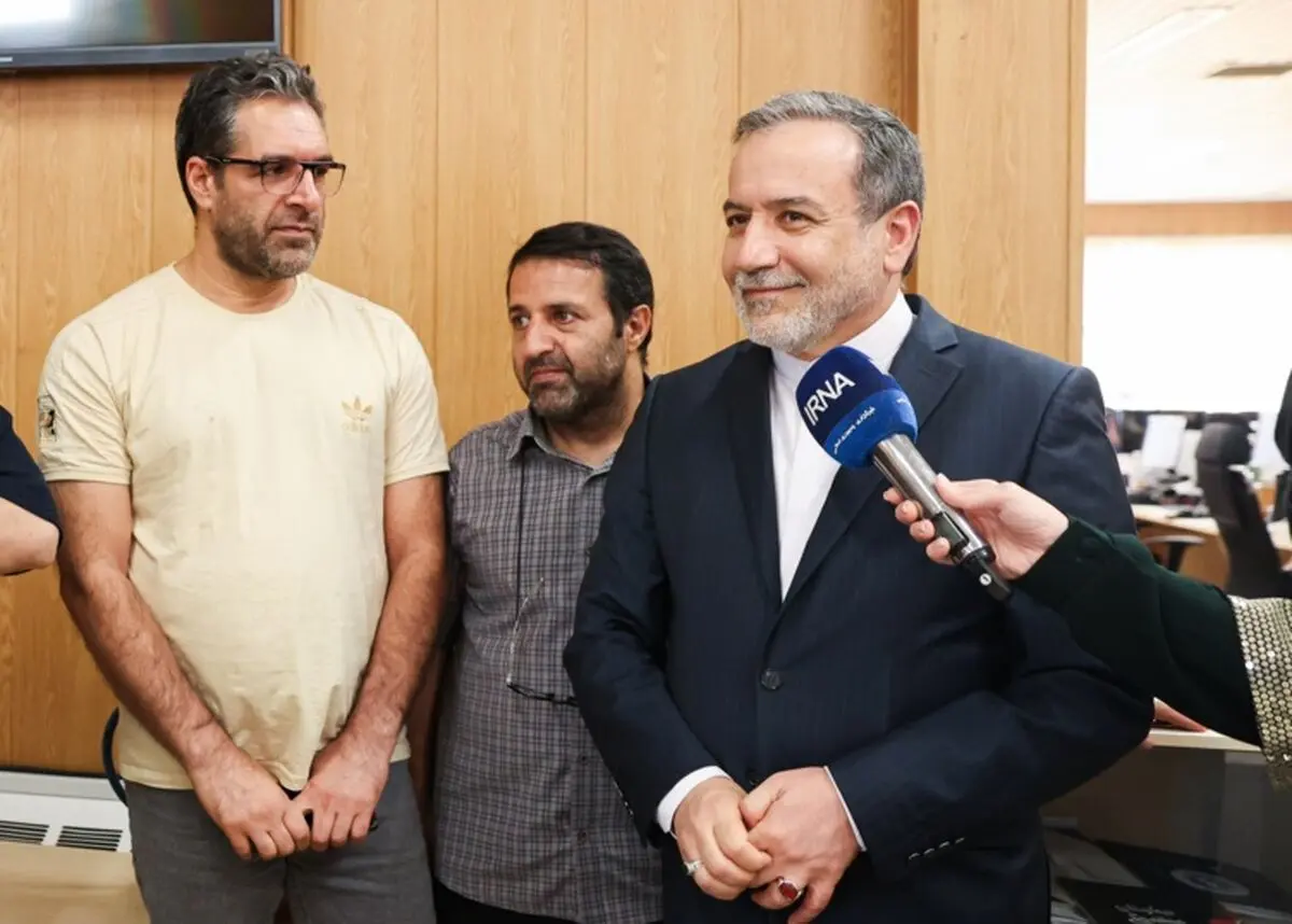 عراقچی: تیم ملی فوتبال صعود کند، ویزای آمریکا با ما/ بعید می‌دانم ویزا ندهند، این یک آبروریزی بزرگ برای دولت آمریکا است


