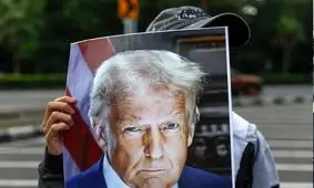 ترامپ به ماموران فدرال دستور داد از اعتراضات در شهرهای تحت کنترل دموکرات‌ها دوری کنند

