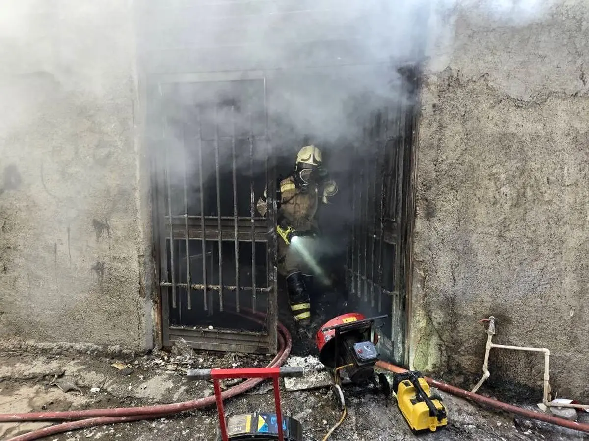  آتش‌سوزی در کارگاه رنگرزی تهران/ ویدئو