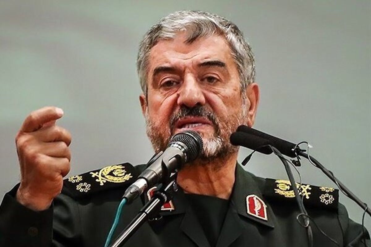 حضور آمران به معروف در ایستگاه مترو تئاتر شهر متوقف نخواهد شد/ حسرت میخورم که نمیتوانم در کف میدان همراه شما باشم/ کشف حجاب میتواند تیشه به ریشه انقلاب بزند