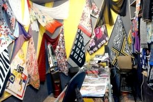 یک فروشنده در بازار تهران: سود ما روسری‌ فروش ها ۳۰ درصد کم شده