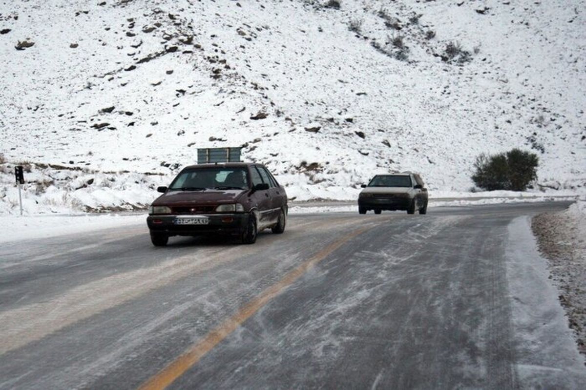 احتمال ریزش سنگ در جادههای کوهستانی وجود دارد
