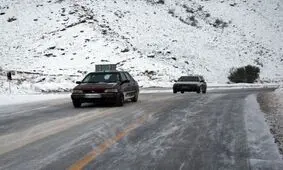  احتمال ریزش سنگ در جاده‌های کوهستانی وجود دارد

