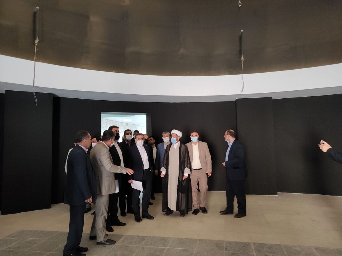 وزیر ارشاد بر تامین اعتبار برای افتتاح خانه هنرمندان اهواز تاکید کرد