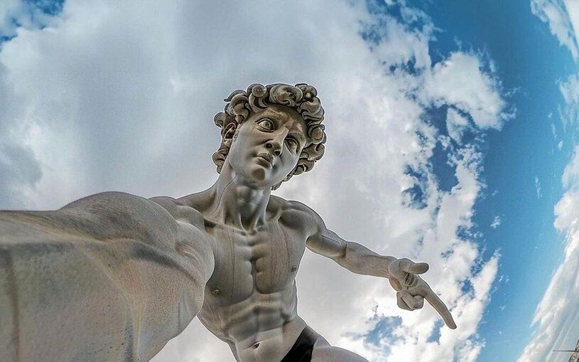 تصاویر خنده‌دار سلفی مجسمه‌های معروف جهان