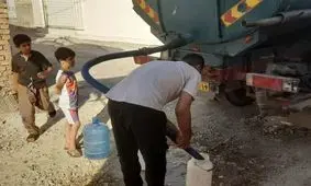  آب‌رسانی با تانکرهای شرکت نفت به مردم ملاشیه