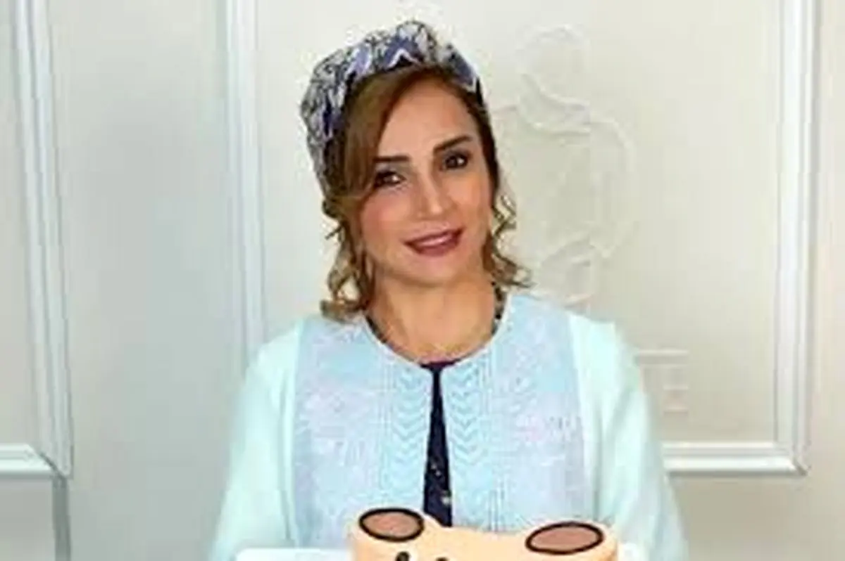 شبنم قلی‌خانی کیک تولد دوران کودکی خود را با دخترش پخت/ ویدئو