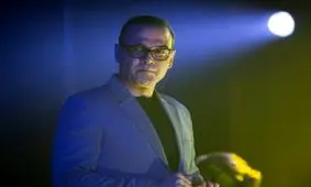 علیرضا قربانی برای «بی گناه» می‌خواند

