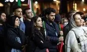 مداحی متفاوت در میدان انقلاب درباره حجاب دختران جوان/ ویدئو