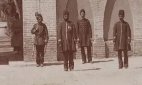 سفر در زمان؛ ماموران ایرانی در مقابل سفارت انگلیس؛ دوران قاجار 