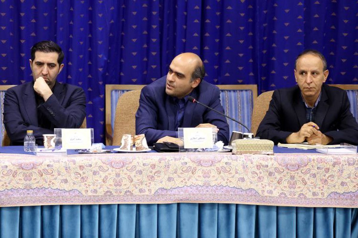 مدیرمسئول خبرفوری در نشست مدیران رسانه با رئیسجمهور: رسانههای کماثر دولتی را تعطیل کنید