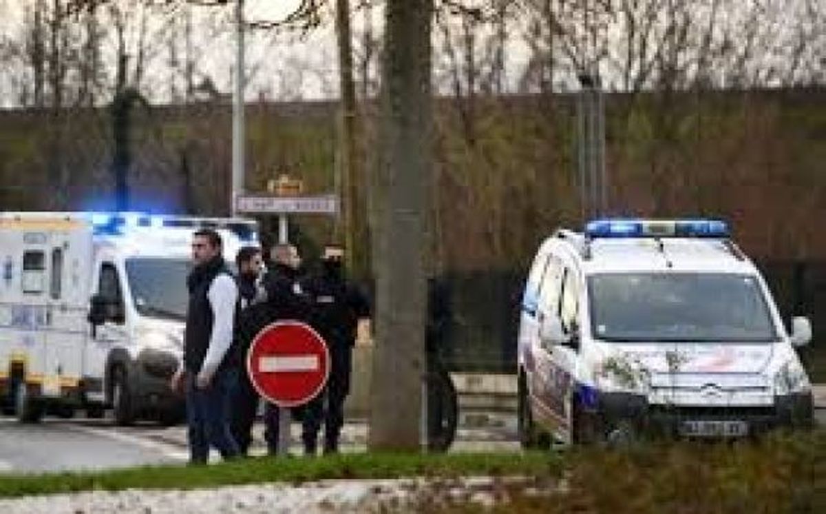 کشته شدن یک فرد مسلح به چاقو با تیراندازی پلیس در فرودگاه پاریس