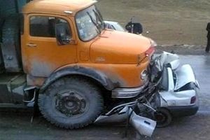 مرگ پدر، مادر و فرزند در تصادف پراید با کامیون