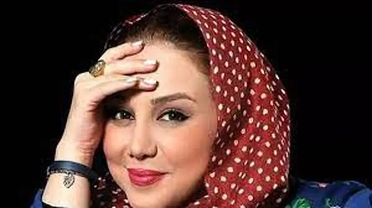 رانندگی بهنوش بختیاری با ماشین لاکچری اش/ ویدئو