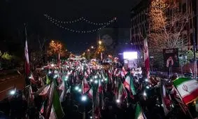 حرکت دسته مردمی پرچمداران ایران به مناسبت روز جمهوری اسلامی ایران
