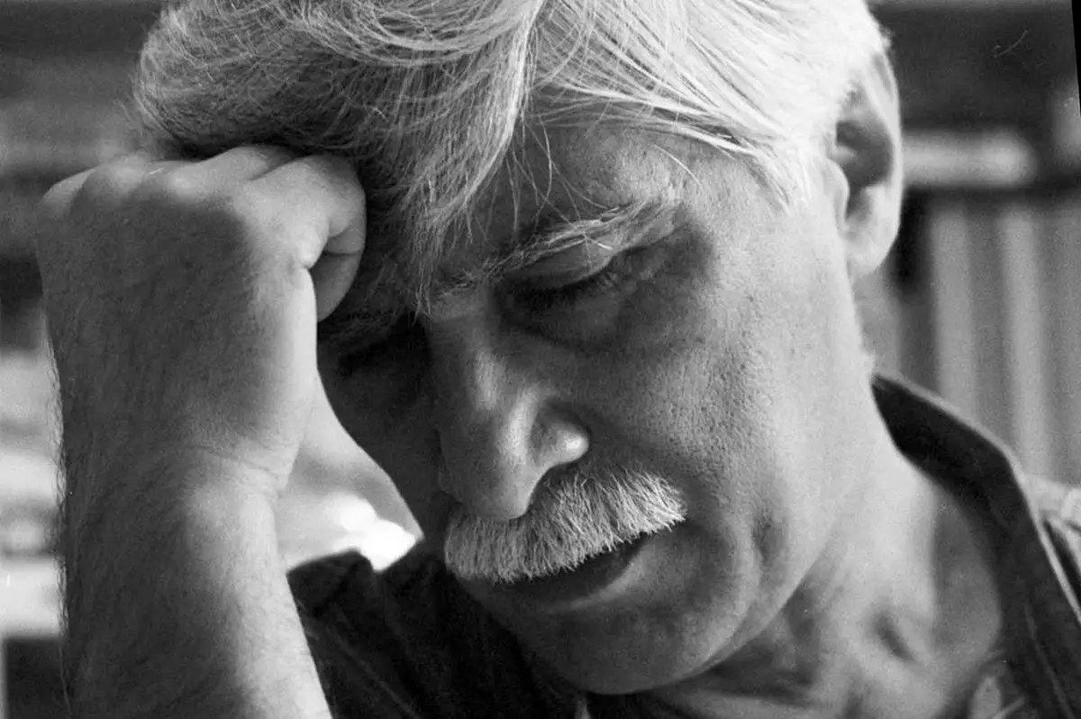 روزنامه کیهان از پیامهای تسلیت دولتی ها برای درگذشت بهرام بیضایی و کامران فانی عصبانی شد/ ما سوابق افراد را بیان نمی کنیم اما این 2 نفر بهایی و ساواکی بودند