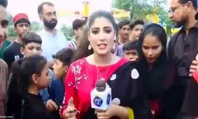 سیلی زدن خبرنگار زن به یک پسر جنجالی شد/ ویدئو