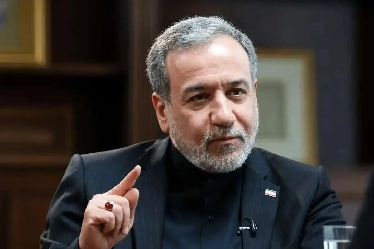عراقچی: آمریکا ۱۵ روز صبر می‌کرد، بحران ایجاد نمی‌شد/ باز کردن یک مسیر جدید و اصرار بر اینکه کشتی‌ها از آن مسیر استفاده کنند، برای ما قابل تأمل بود